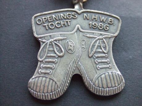 N.H.W.B.(Noord-Hollandse Wandelbond) openingstocht, wandelschoenen